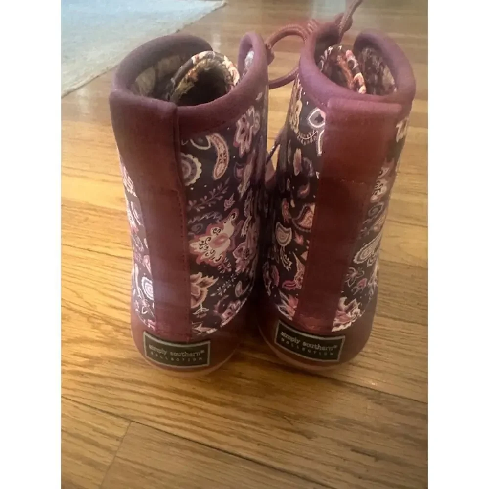 Simply Southern Duck Boots Women's‎ Size 6 Burgundy Multi
